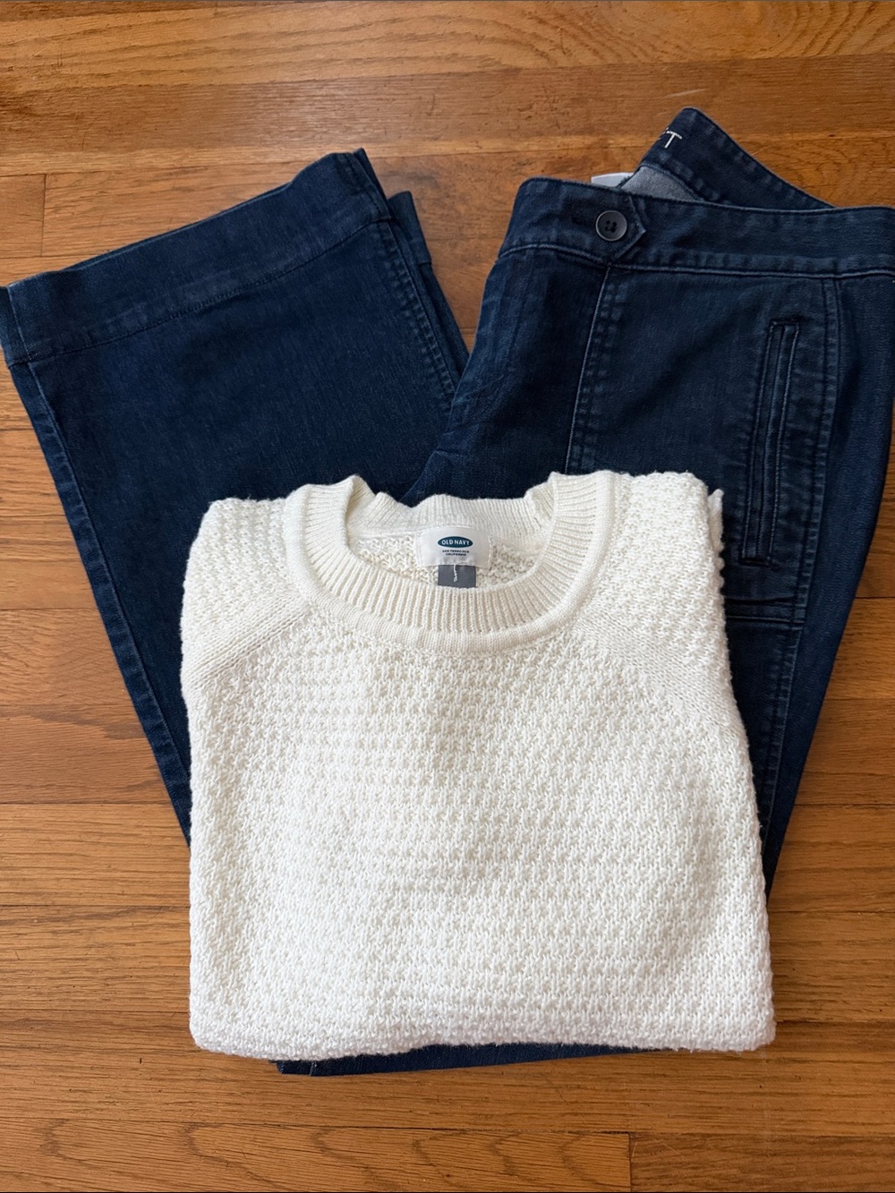 Old Navy cream colored crewneck sweater. Size S.
